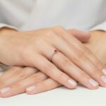 Diamantový zásnubný prsteň Malora s rubínom